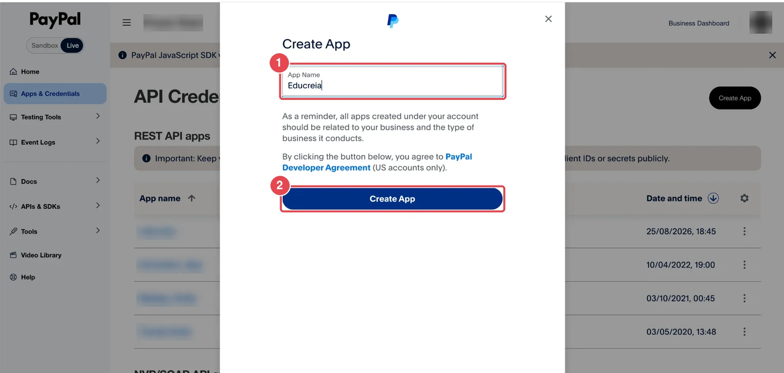 El nombre de la app (1) y el botón Create App (2)